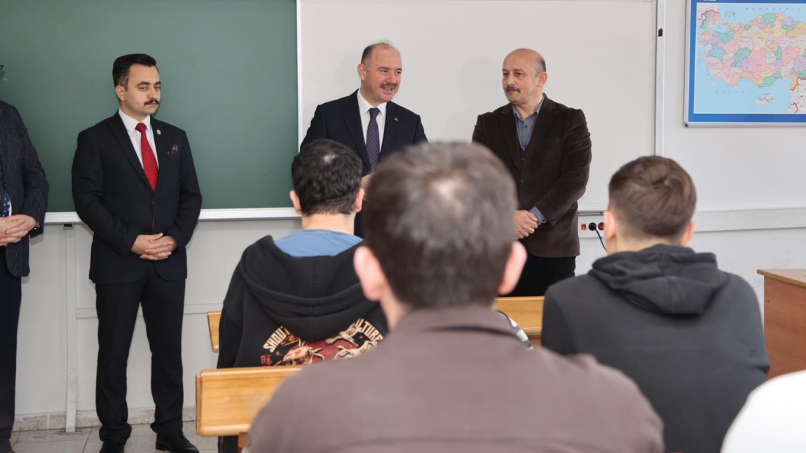 Sayın Valimiz Mehmet Fatih Serdengeçti Okulumuzu Ziyaret Etti